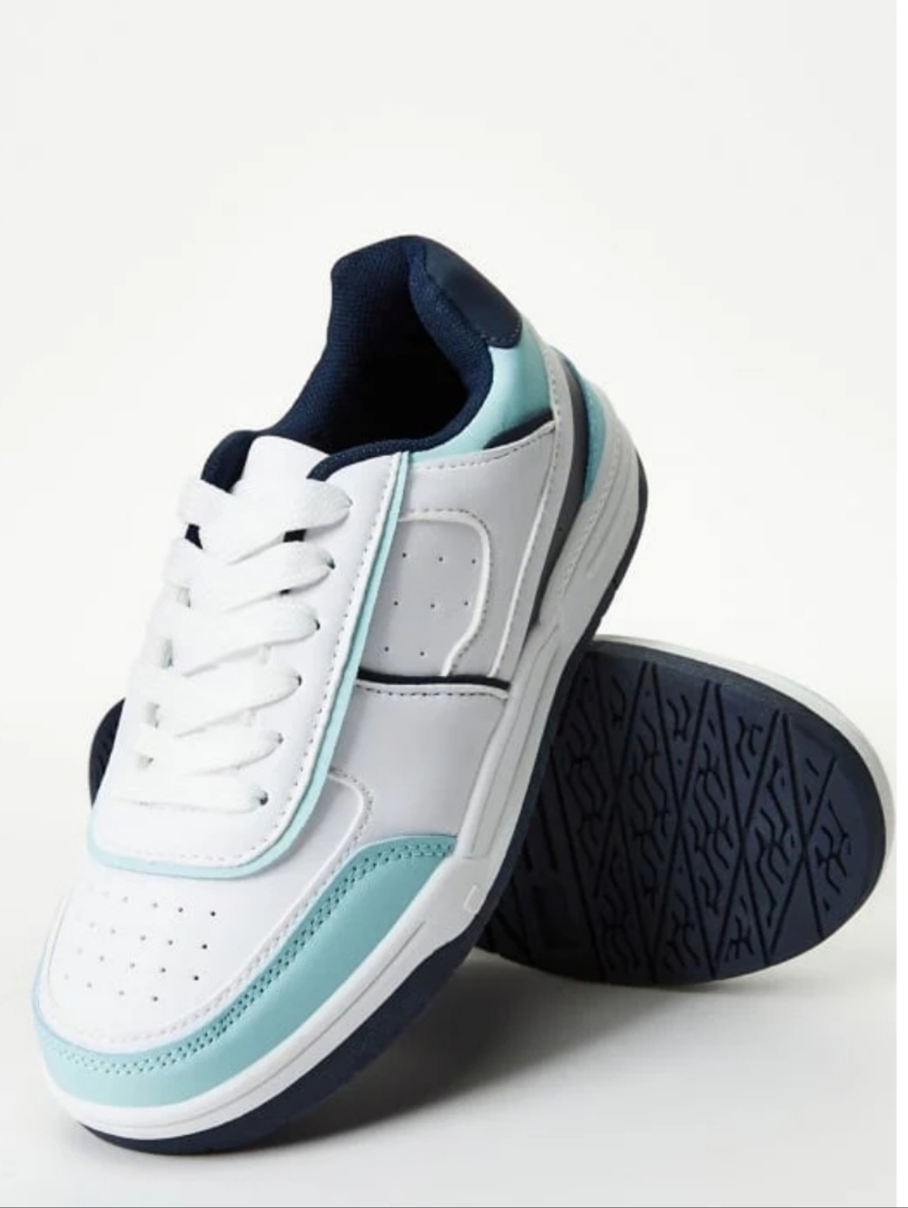 NWOT Fabkids White & Light Blue Low-Top Sneakers, Size T6